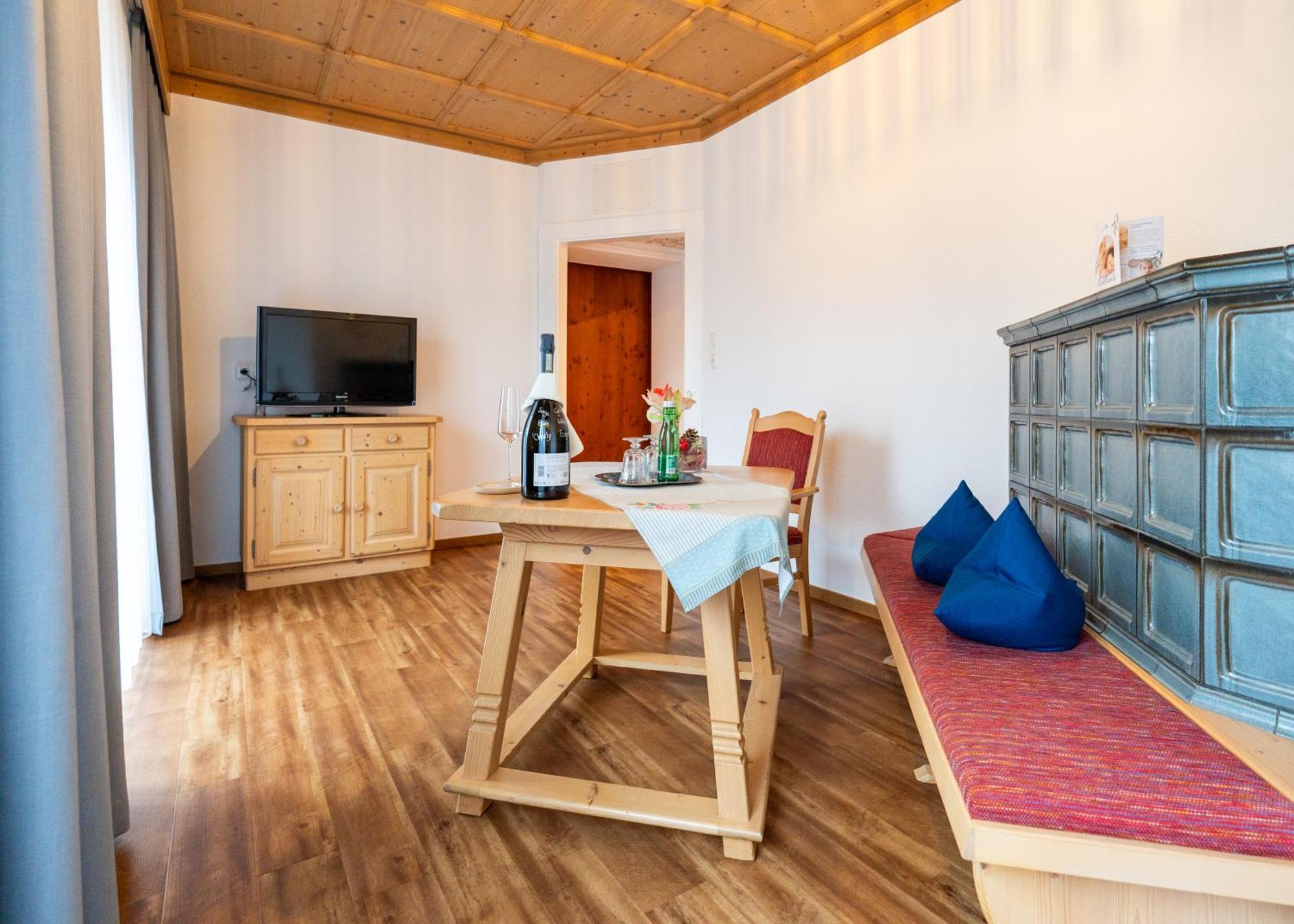 Hotel Krone Tirol 로이테 외부 사진