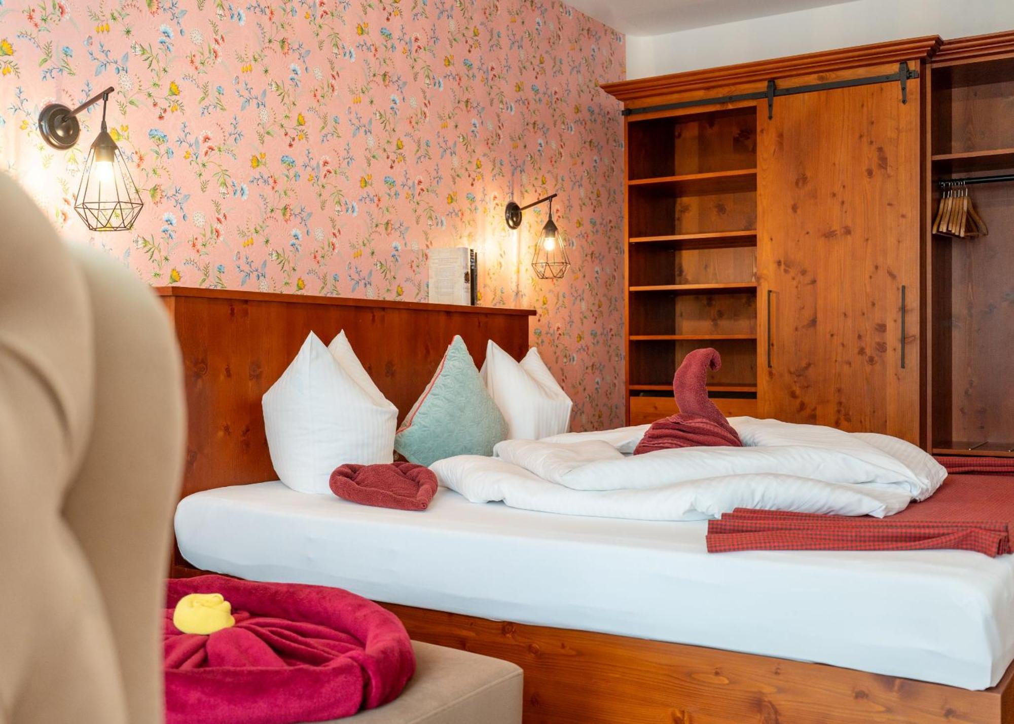Hotel Krone Tirol 로이테 외부 사진