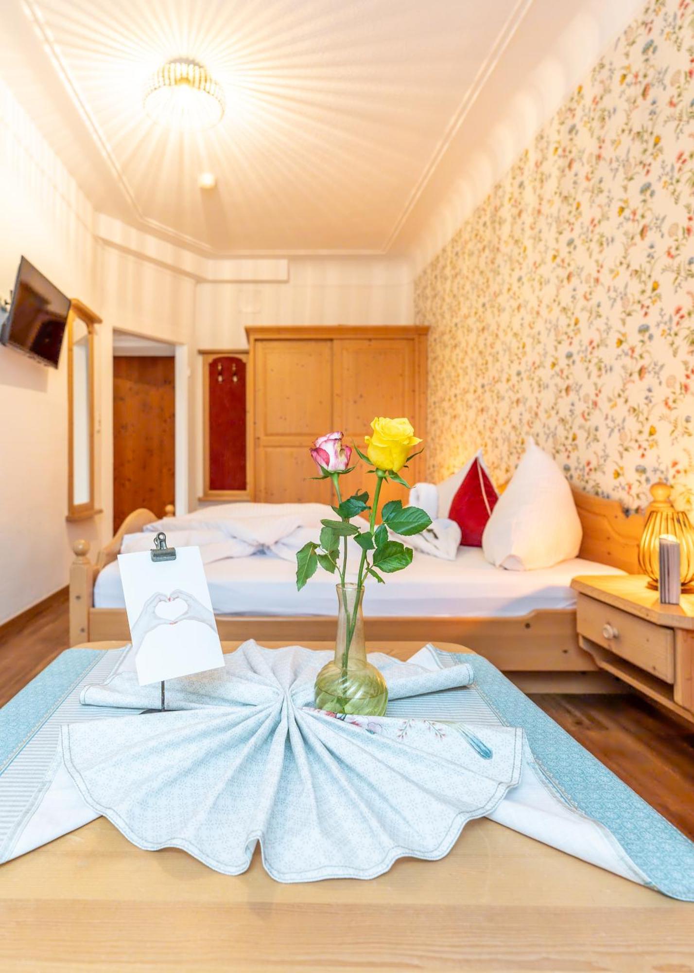 Hotel Krone Tirol 로이테 외부 사진