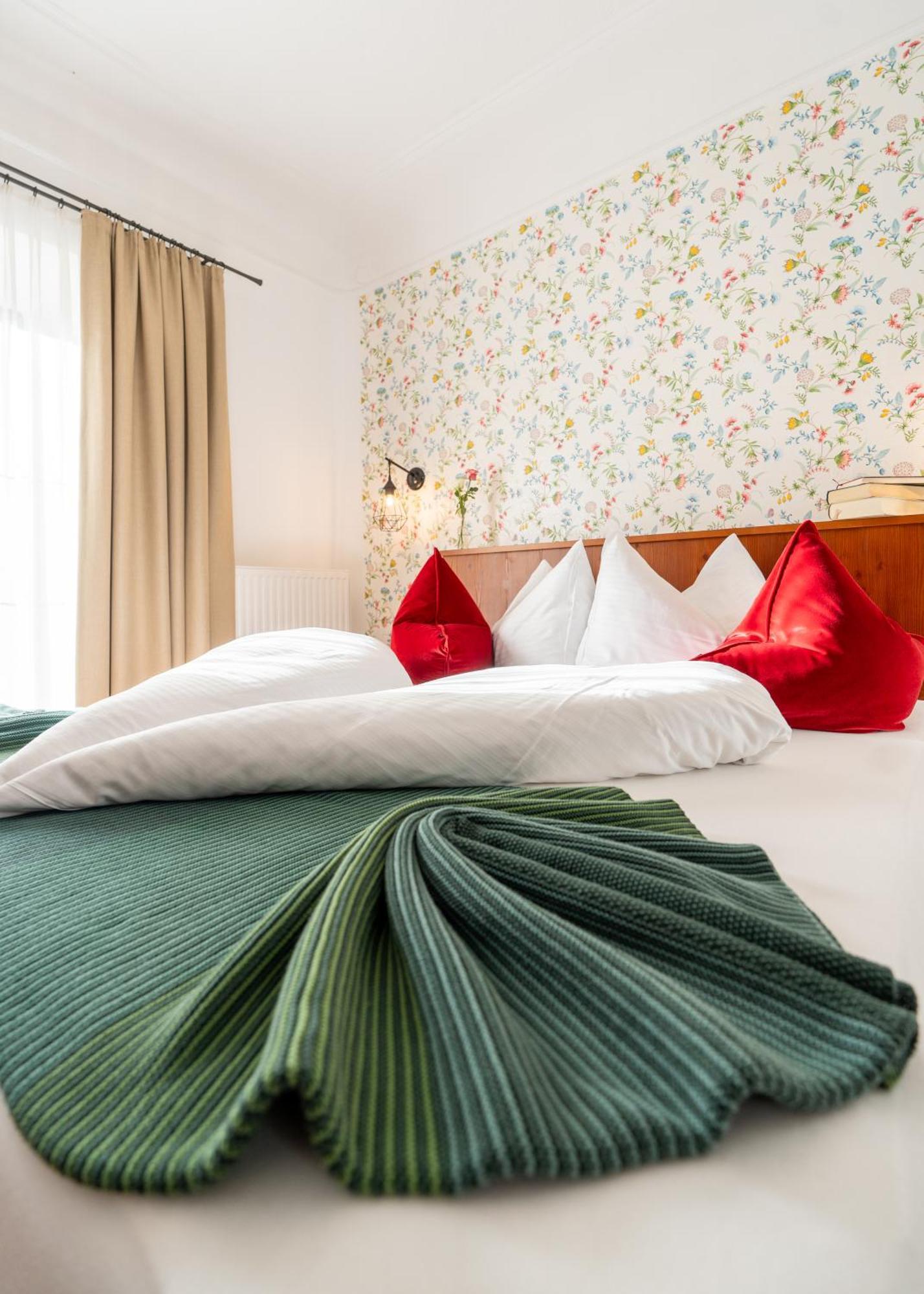 Hotel Krone Tirol 로이테 외부 사진