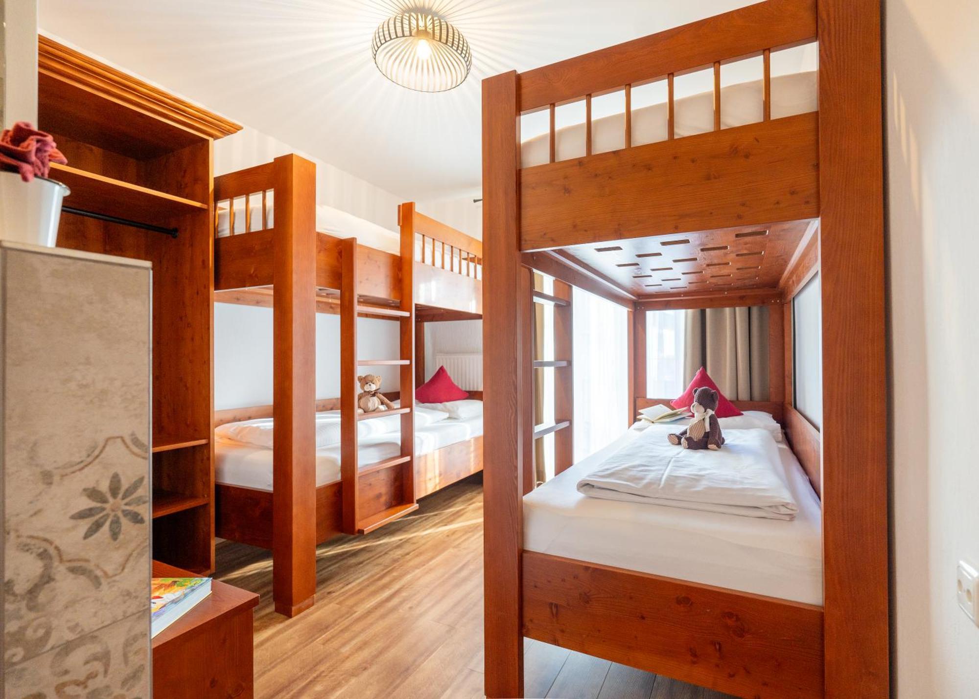 Hotel Krone Tirol 로이테 외부 사진