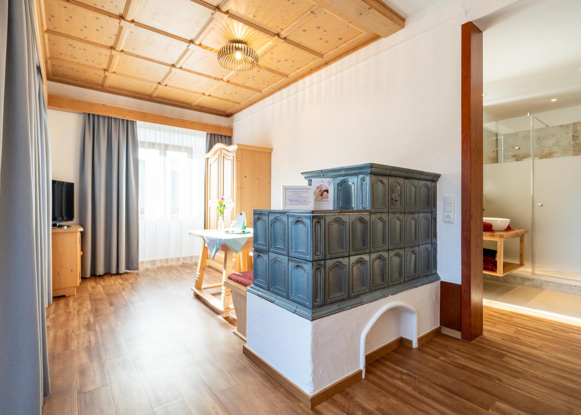 Hotel Krone Tirol 로이테 외부 사진