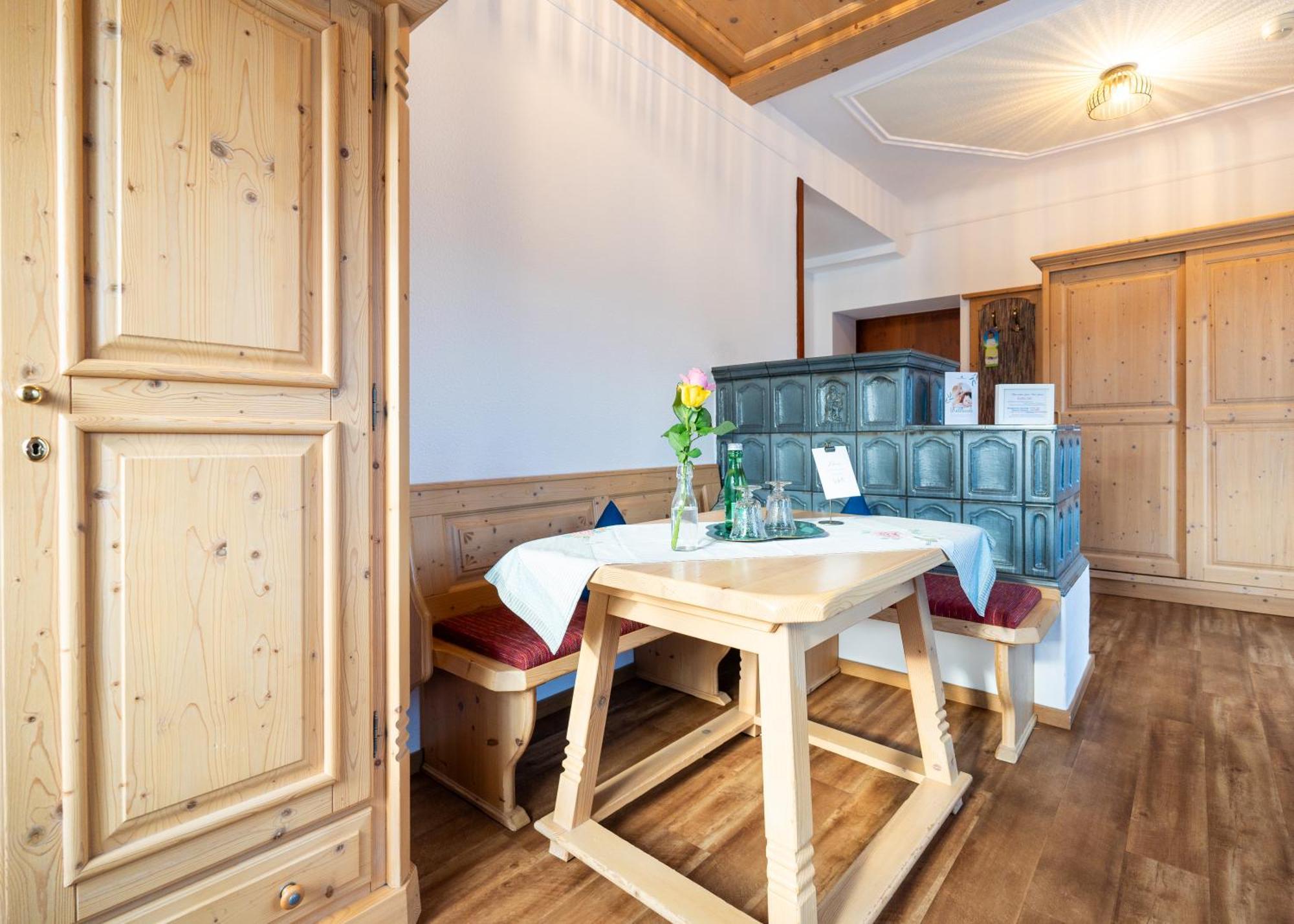 Hotel Krone Tirol 로이테 외부 사진