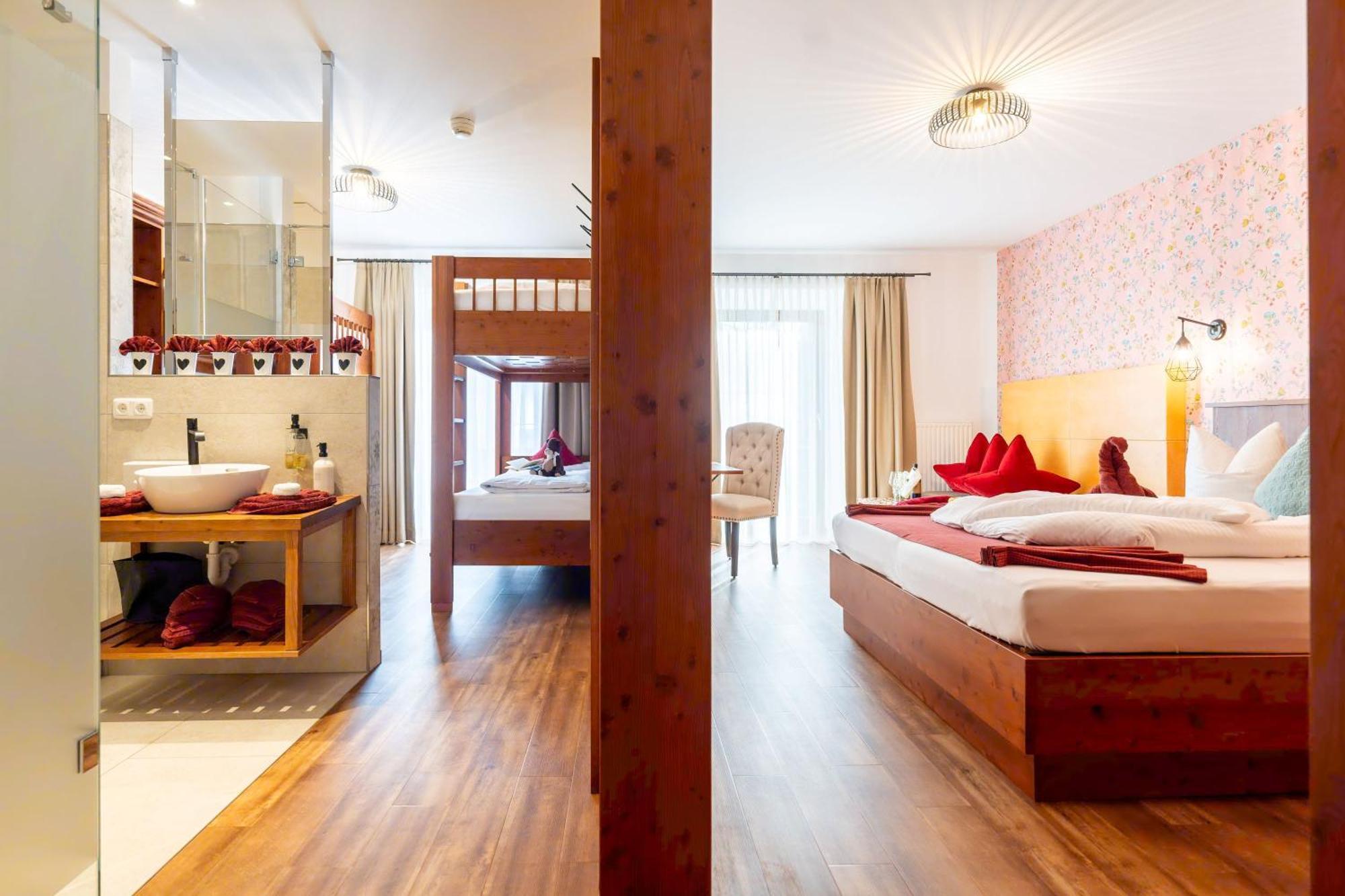 Hotel Krone Tirol 로이테 외부 사진