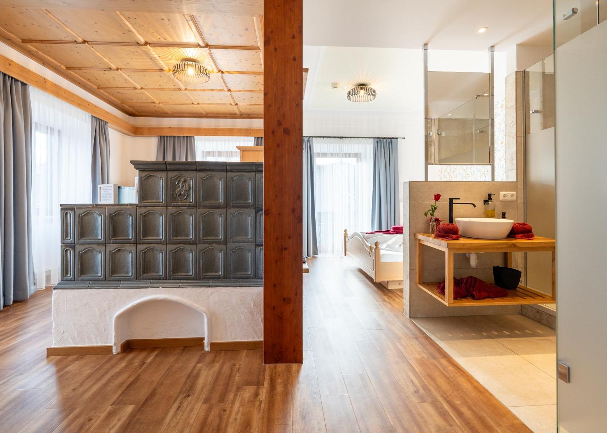 Hotel Krone Tirol 로이테 외부 사진